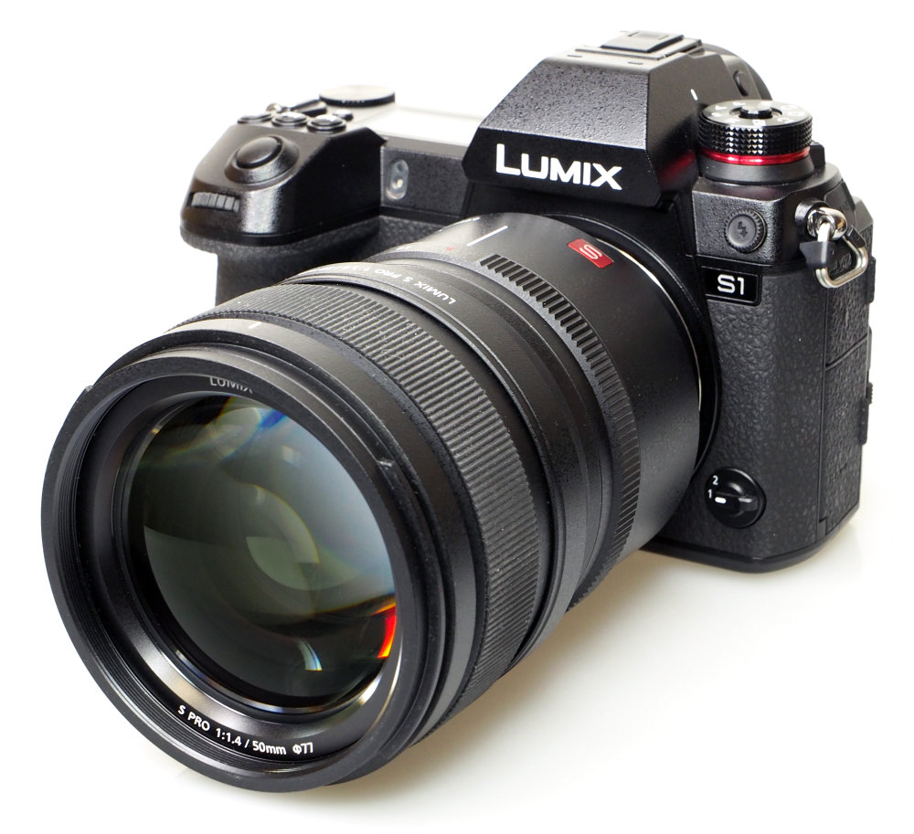 Цифровая камера Lumix S1